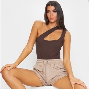 PrettyLittleThing 🤎 Cut Out Sleeveless Bodysuit